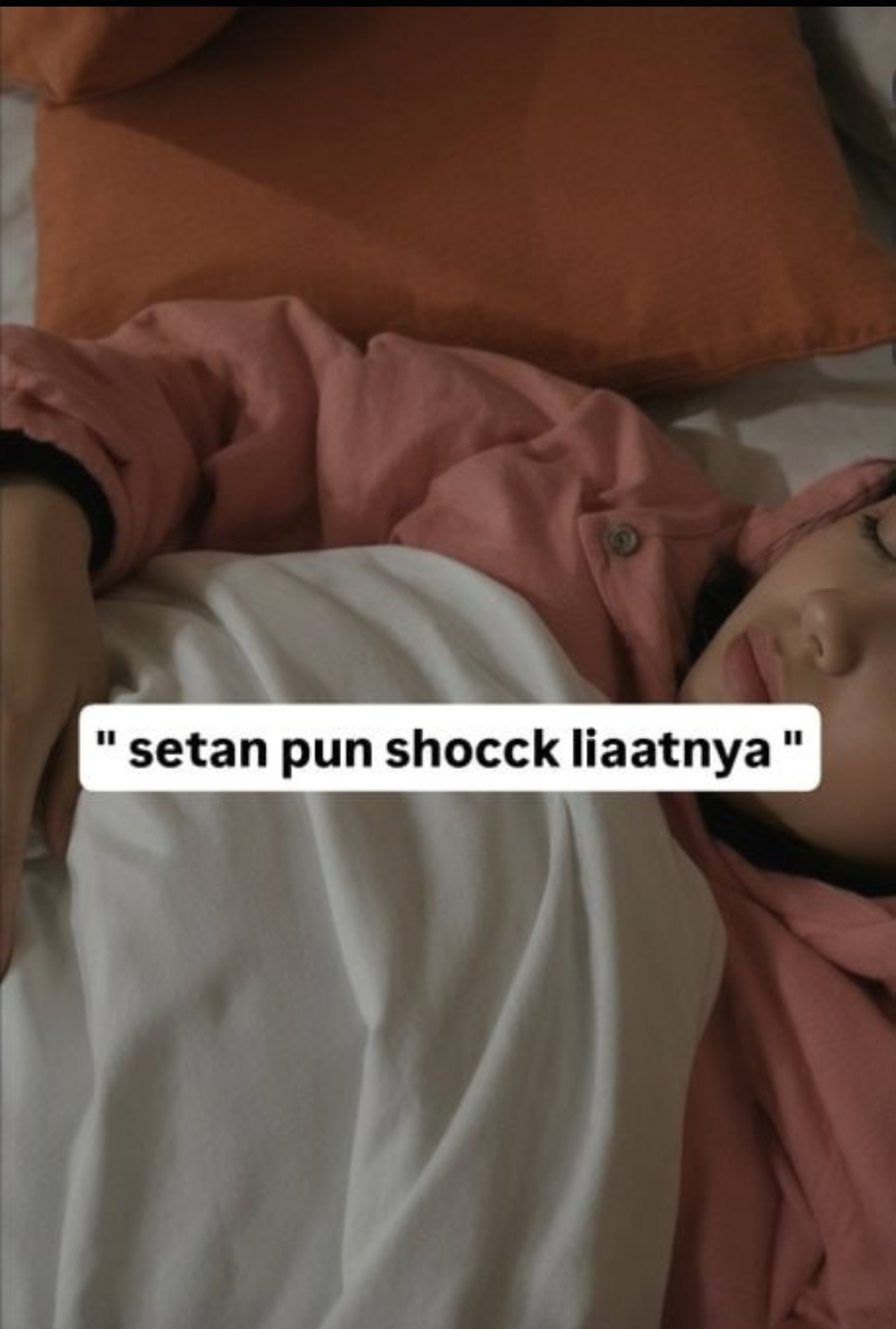 Tetangga kosan lagi tidur
